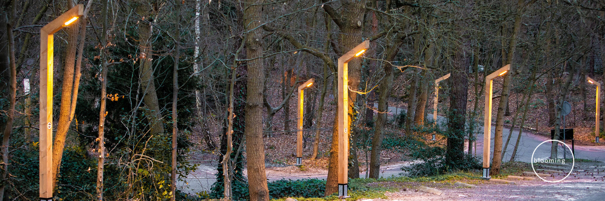 Lichtarmaturen door Timberlab voor Blooming hotel.